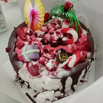 Liva Pastacılık Hediye Pastası Bozulmuş Ve Telefonla Ulaşılamıyor