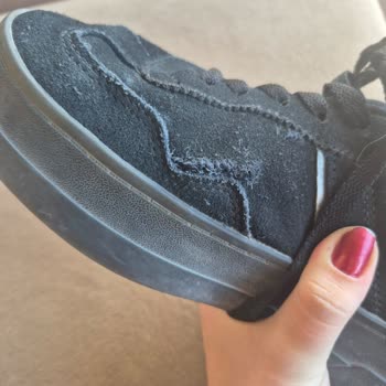 Sadece 6 Ayda Yırtılan Tommy Hilfiger Spor Ayakkabıda Üretim Hatası İddiası