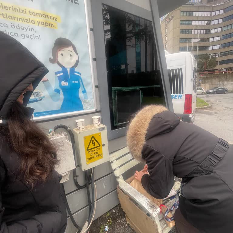 Teslim Edilmeyen Ve Sandalyeye Bırakılan Çiçek Siparişi