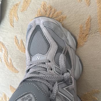 Deforme Olmuş New Balance 9060 Ayakkabı İçin Değişim Talebi