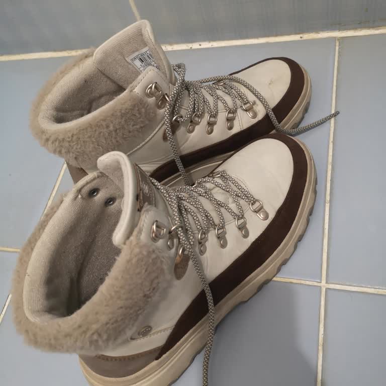 Yanıltıcı Su Geçirmez İddiası Nedeniyle Kadın Botta Yaşanan Mağduriyet