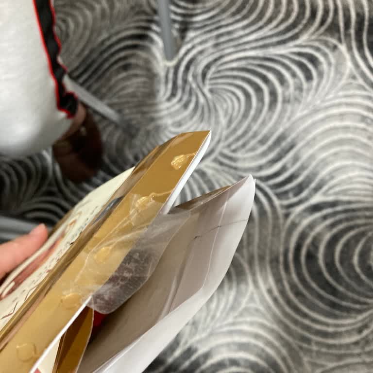 Açık Paketli Godiva Çikolatası İçin Hemen İade Talebi