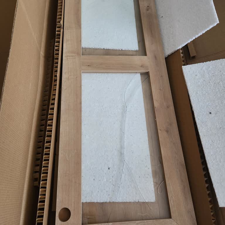 Kırık Cam Kapaklı Kitaplık İçin Acil Değişim Ve Geri Dönüş Talebi