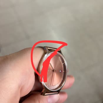 İdefix Ve Pusula Saat'in Çizik Saat Sorununda Müşteriyi Suçlaması