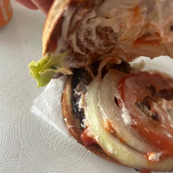 Yanlış Ve Soğuk Hamburger, Eksik Soğan Halkası Ve Ayran, Müşteri Hizmetlerine Ulaşılamıyor