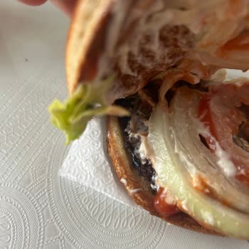 Yanlış Ve Soğuk Hamburger, Eksik Soğan Halkası Ve Ayran, Müşteri Hizmetlerine Ulaşılamıyor