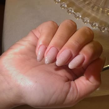 Logo Nail Studio Nivo Ataköy Beklenen Ombre Tırnak Yerine Kötü İş, Alaycı Davranış Ve Fazla Komisyon