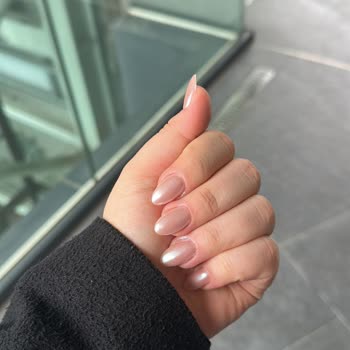 Logo Nail Studio Nivo Ataköy Beklenen Ombre Tırnak Yerine Kötü İş, Alaycı Davranış Ve Fazla Komisyon
