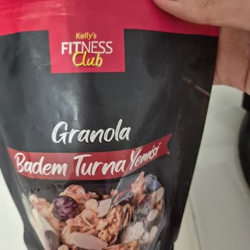 Ambalajda Badem Ve Turna Yemişi Varken İçerik Sadece Granola