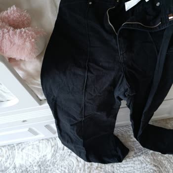 Yeni Alınan Pantolonların Kullanılmış Ve Etiketsiz Gelmesi