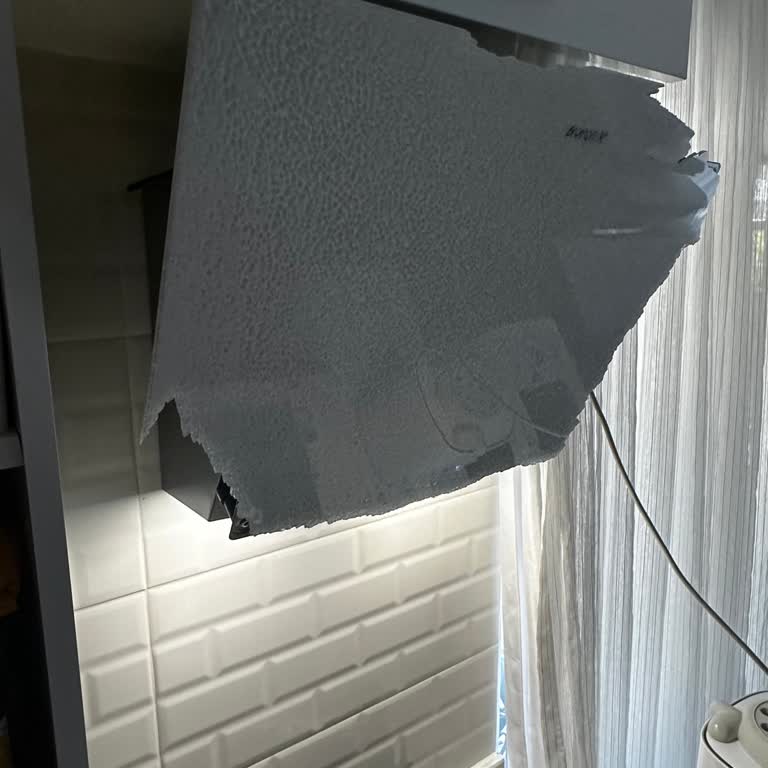 Arçelik Davlumbaz Camı Patladı, Mutfakta Güvenlik Tehlikesi Oluştu