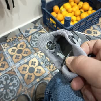 FLO Ayakkabı Adidas Ayakkabımda Kısa Sürede Tekstil Yırtılması, Değişim Talebi