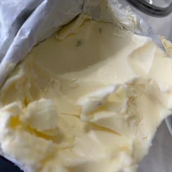 Tarsüt Tereyağındaki Siyah Parçalar Hijyen Ve Sağlık Endişesi Oluşturdu