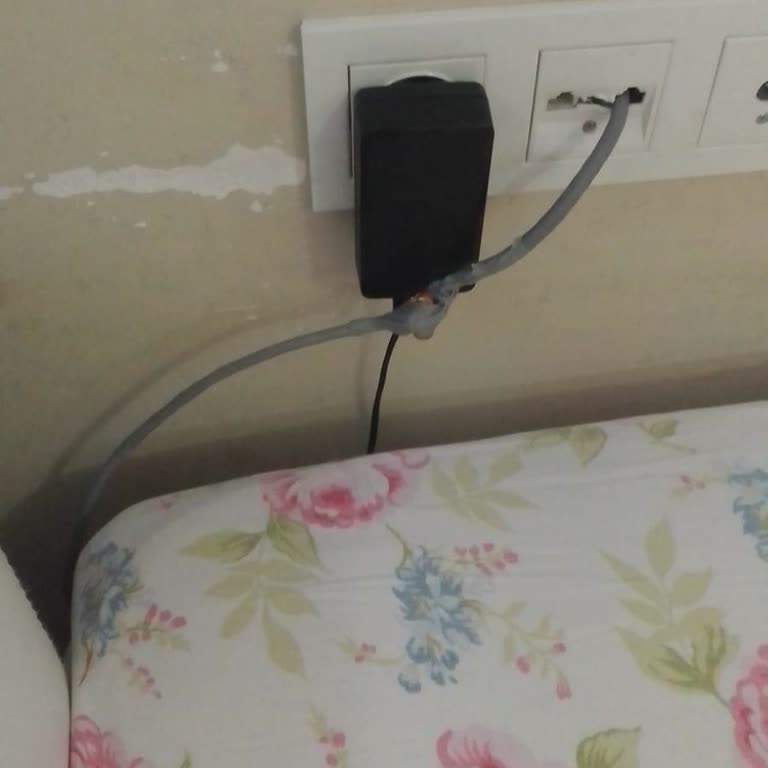 Alzheimer Hastası Annemin Yatağının Yanına Açıkta Bırakılan Kablo: Ücretsiz Düzeltme Talebi