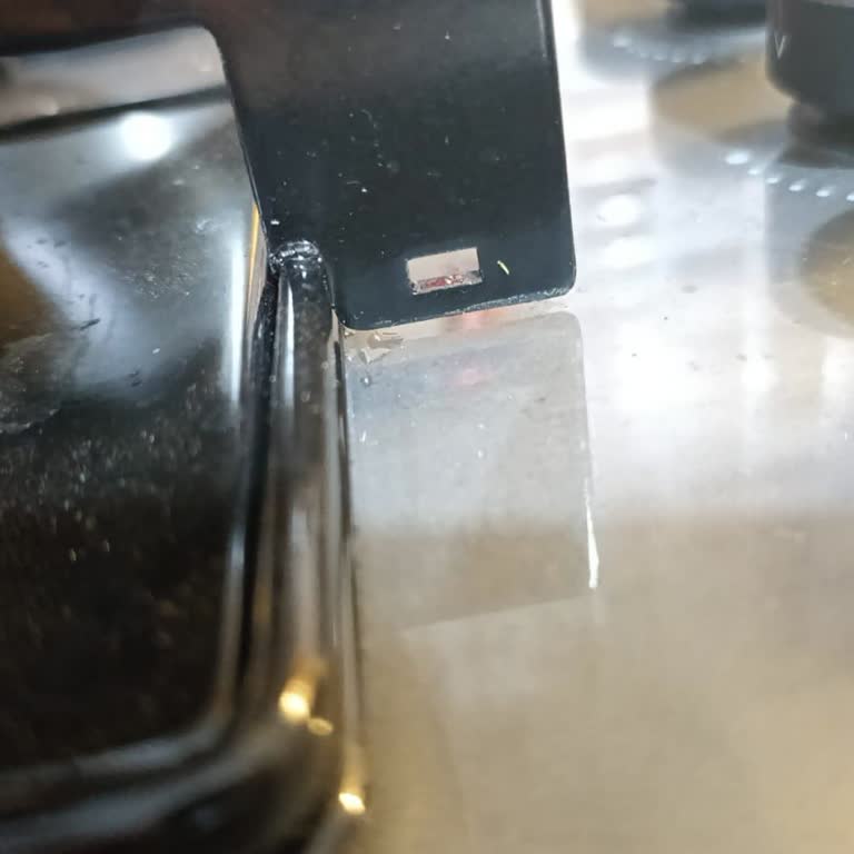 Ferre SS208 Ocakta Eksik Plastik Takoz Nedeniyle Güvenlik Riski Ve Cevapsız Şikayet