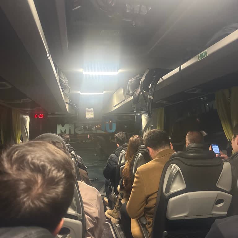 Denizli Hava Ulaşım Araçlarında Dolu Araçta Hareket Etmemesi Ve Uzun Süre Bekletilmesi