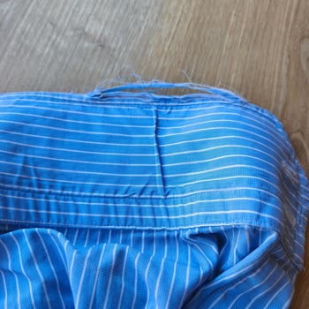 Vakko Gömleğinde Yaka Dikiş Hatası Ve İplik Atması