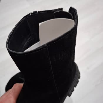 Sivas FLO Mağazasındaki Ayakkabı Aşırı Sıkıyor Ve Yara Bırakıyor