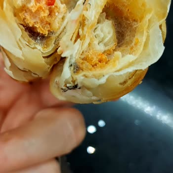 Şok Markette Küflü Börek Satışı Ve Fiş Verilmemesi