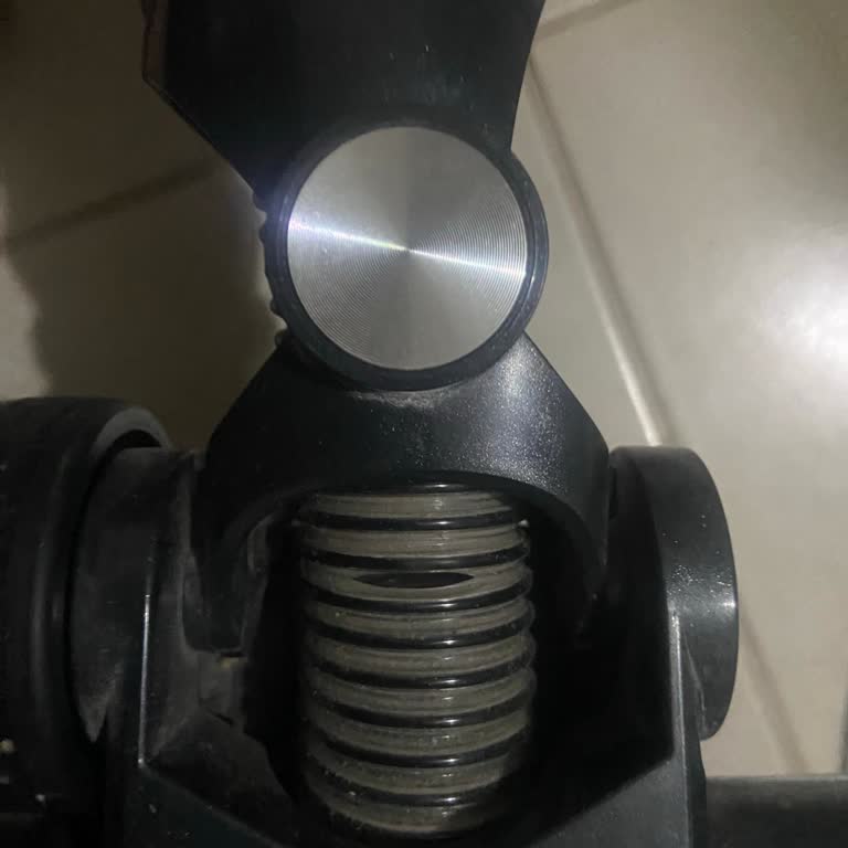 Garanti Kapsamındaki Dikey Süpürge Hortumu Sürekli Yırtılıyor Ve Ücret İsteniyor