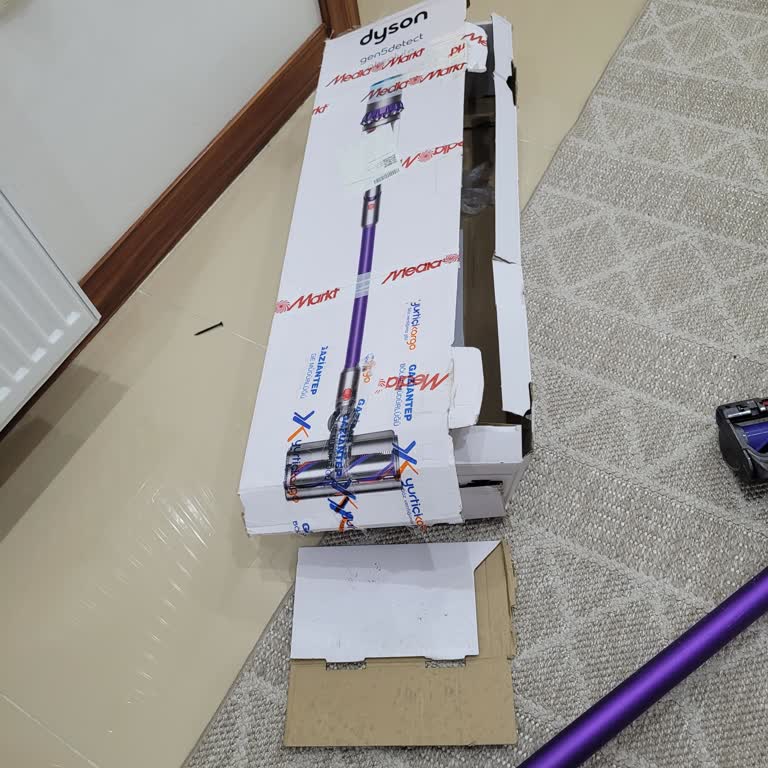 Tamir Sonrası Kırık Ve Ezilmiş Dyson Süpürge Paketi Şikâyeti