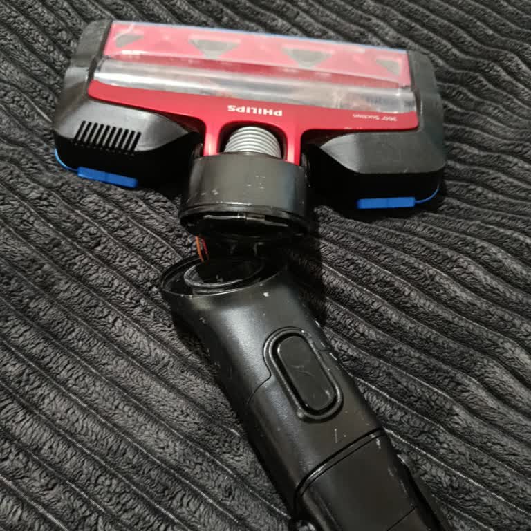 Philips XC7043 Dikey Şarjlı Süpürge Boru Ek Yerinde Beklenmedik Kırılma