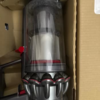 Dyson V10 Absolute Yeni Satın Alındı, Kullanılmış Ve Çizik Çıktı