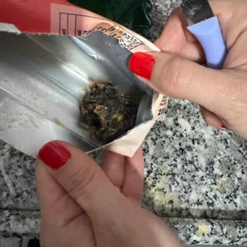 Cappy Meyve Suyunda Küflenmiş Yabancı Madde Ve Çocuk Zehirlenme Riski
