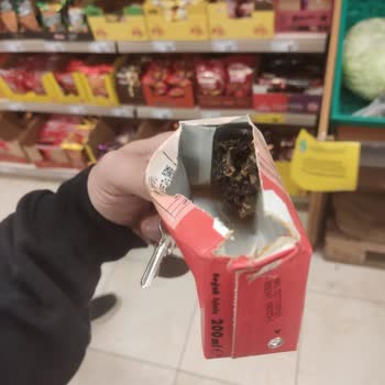 Cappy Meyve Suyunda Küflenmiş Yabancı Madde Ve Çocuk Zehirlenme Riski