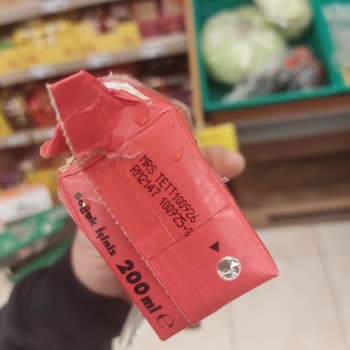 Cappy Meyve Suyunda Küflenmiş Yabancı Madde Ve Çocuk Zehirlenme Riski