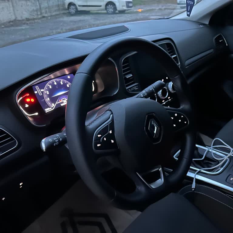 Renault Megane 4'te Vites Değişiminde Gelen Rahatsız Edici Ses İçin Ciddi İnceleme Ve Tamir Talebi