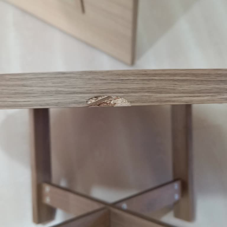 Kelebek Mobilya'da Kırık Sehpa Ve Yanıtsız Destek