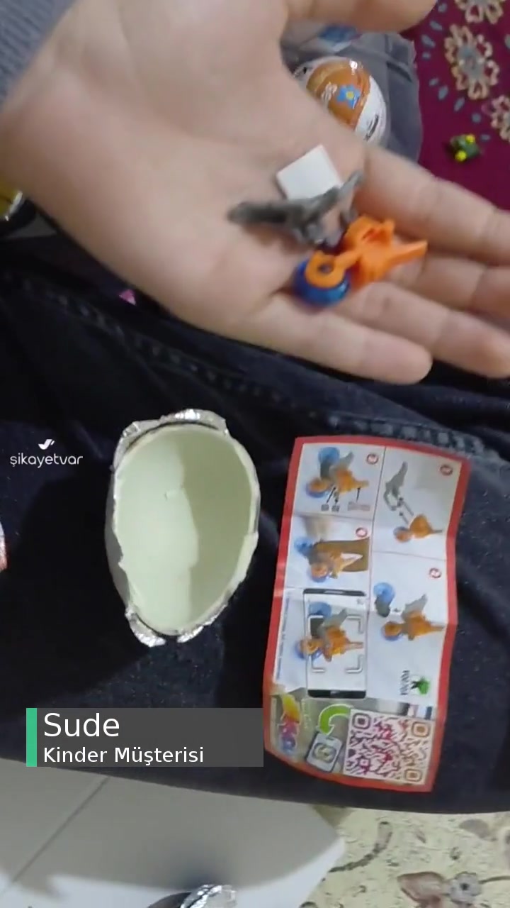 Kinder Sürpriz Yumurtamın İçinden Çıkan Oyuncağın Yarısı Yok! videonun kapak resmi