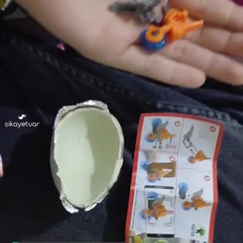 Kinder Sürpriz Yumurtamın İçinden Çıkan Oyuncağın Yarısı Yok!