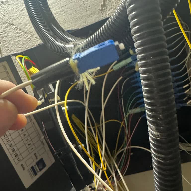 Türk Telekom Personelinin Yanlış Soket Takması İnternet Kesintisine Neden Oldu