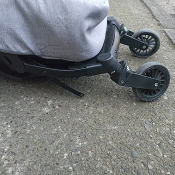 Garanti Kapsamındaki Bebek Arabasında Açılıp Kapanma Sorunu Ve Ön Teker Bağlantılarının Kırılması