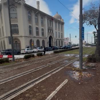 Gazi Bulvarı Ve Şehit Fethi Bey Caddesi Kesişiminde Yaya Geçidi Eksikliği