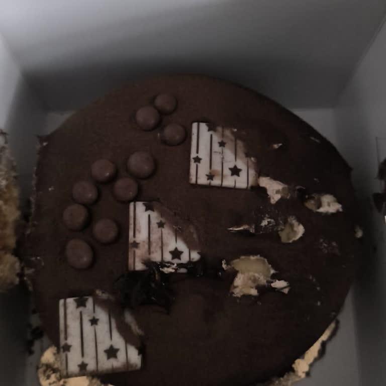 Çilekli Pasta Yerine Çikolatalı Pasta Gönderilmesi Ve Ücret İadesi Reddi