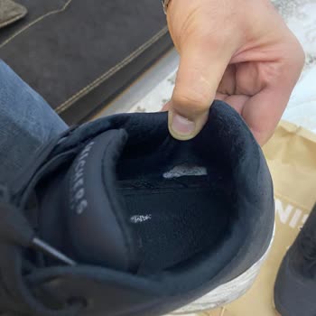 Sporjinal Skechers Ayakkabısının İç Astarı Kısa Sürede Yırtıldı Ve İade Talebi