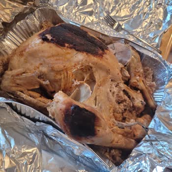 Yanmış Hindi Ve Soğuk Yavan Pilavla Yılbaşı Gecesinde Hayal Kırıklığı