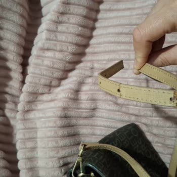 Benetton Çanta Sapları Yıprandı, Garanti Kapsamında Değil Ve Ücretli Parça Talebi