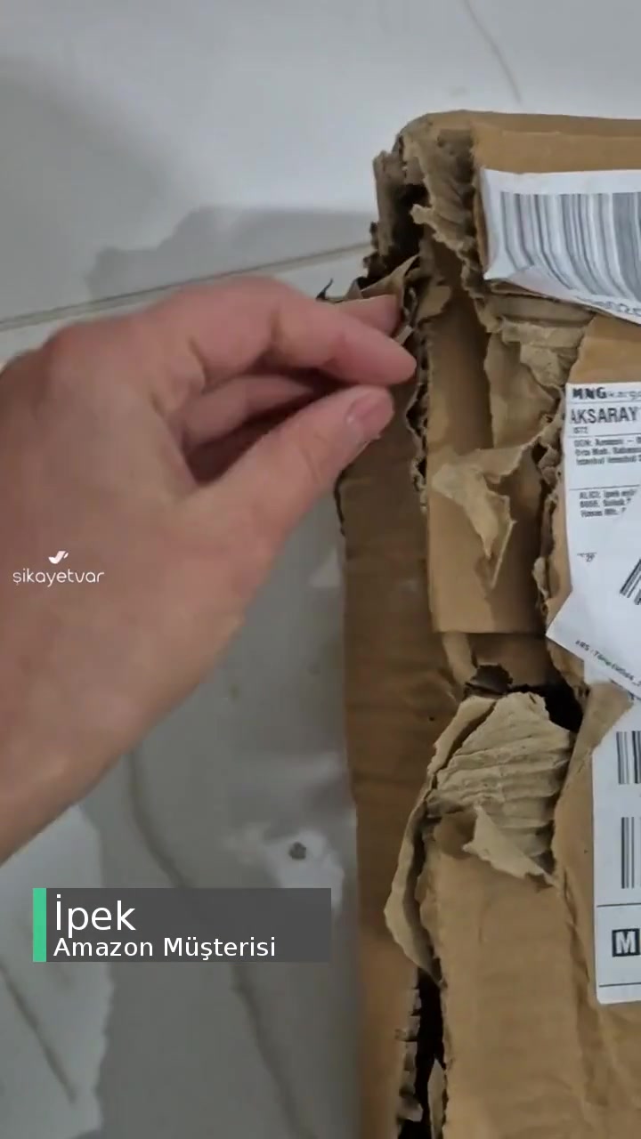 Amazon Kitap Kolisi Yağmurda Islanmış videonun kapak resmi