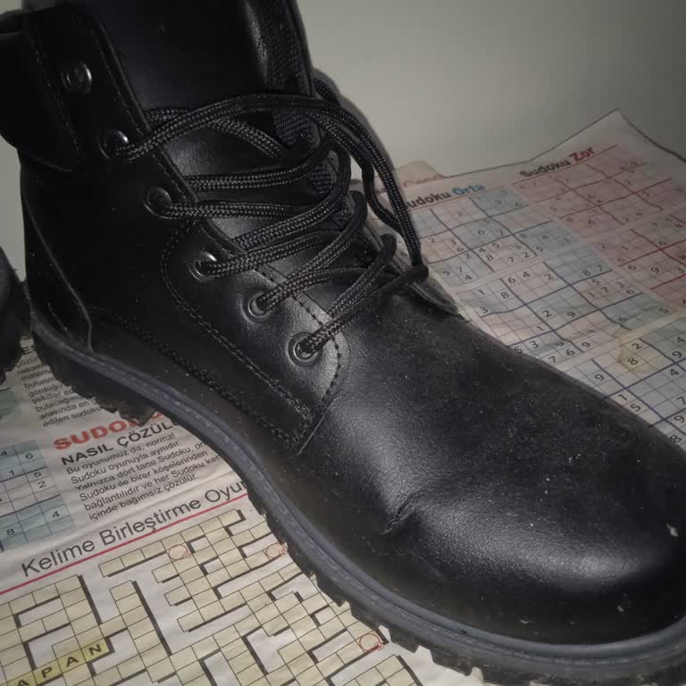 LCW Botlarında Burun Çatlağı Ve Su Sızdırması: Ayıplı Ürün