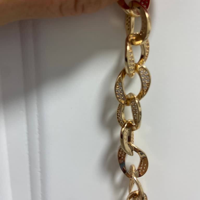 Kısa Boylu Choker Kolyenin Uzatma Parçası Ve İletişim Sorunları