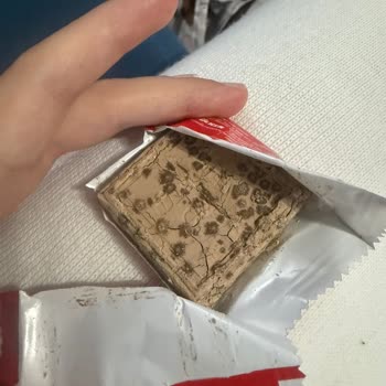 Son Kullanma Tarihi Geçmemiş Üründe Küflenmiş Çikolata Görüntüsü