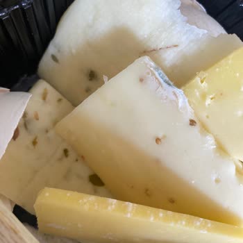 Migros Bandırma’da Küflü Hazır Peynir Tabağı Ve Son Tüketim Tarihi Belirtilmemiş