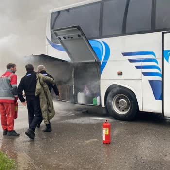 Vib Turizm Sakarya Yolculuk Sırasında Otobüsün Motoru Yanmaya Başladı