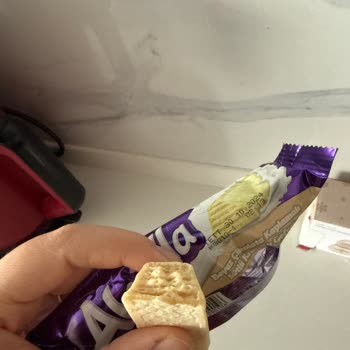 Son Kullanma Tarihi Geçmiş Çikolata Satışı Tüketici Güvenini Sarsıyor