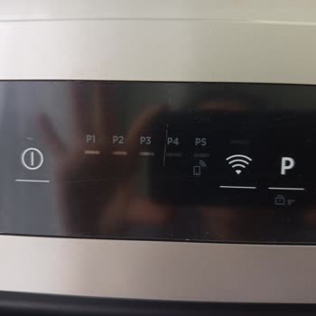 Çizik Dijital Ekran Ve Ezilmiş Hortumlu Yeni Bulaşık Makinesi Teslimatı Kabul Edilemez