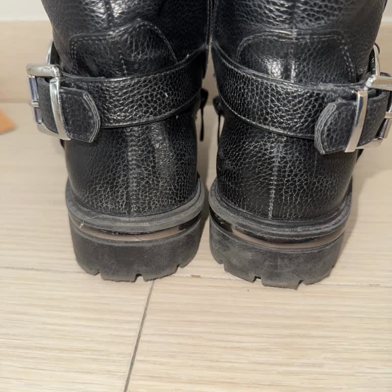 Kısa Sürede Soyulan Çizme İçin İade Talebi